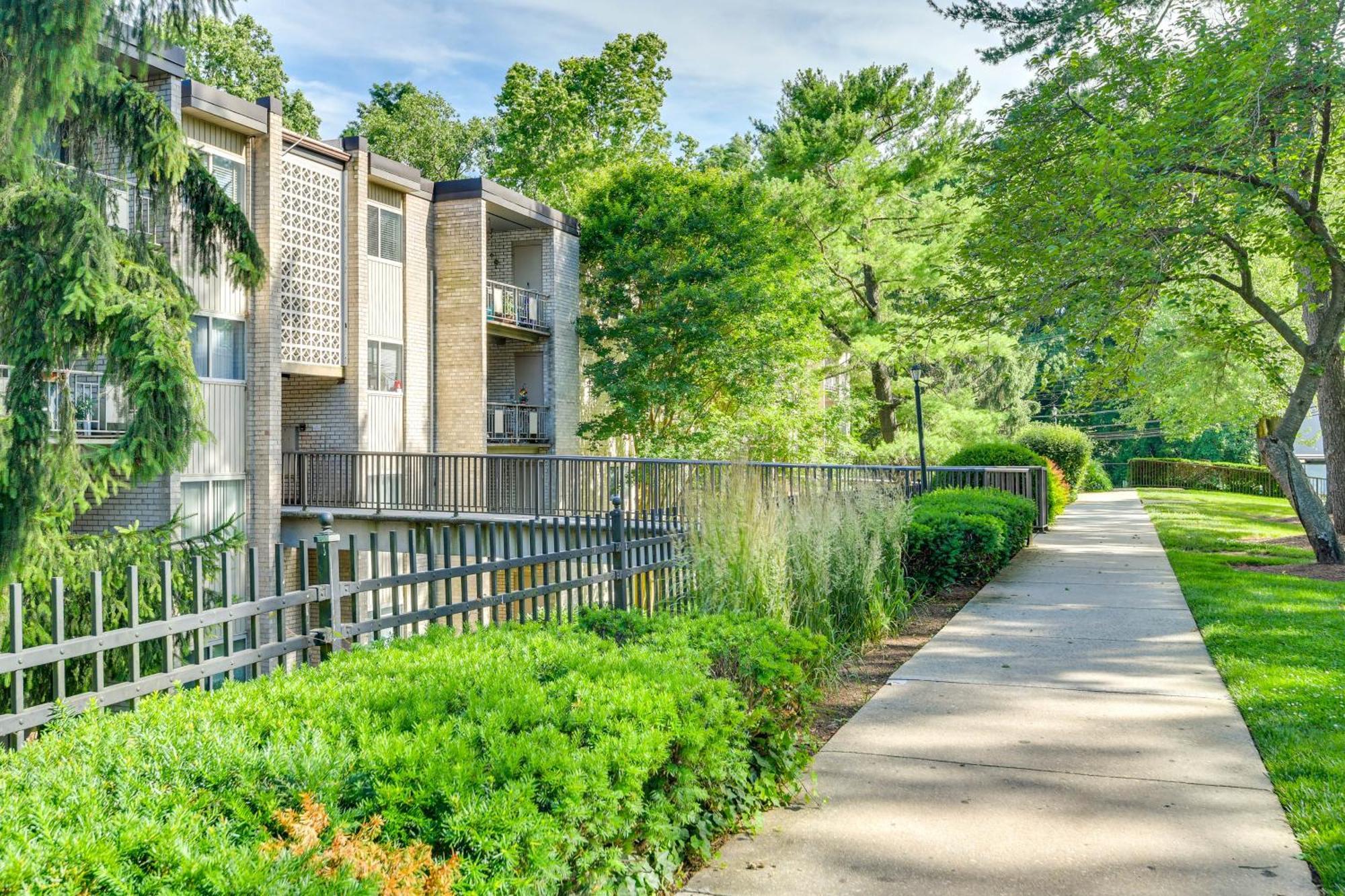 North Bethesda Apartment With Community Pool! Eksteriør billede